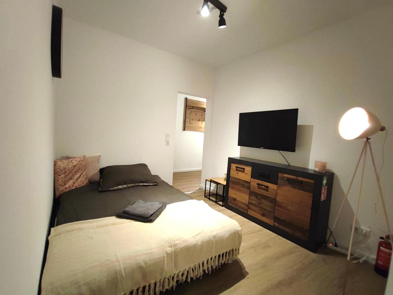 Appartamento Rtr Essen - Fuer Bis Zu 8 Personen - Voll Ausgestattet - Zentral Limbecker Platz - Messe - Uniklinikum - Smart Tv - Modern Esterno foto