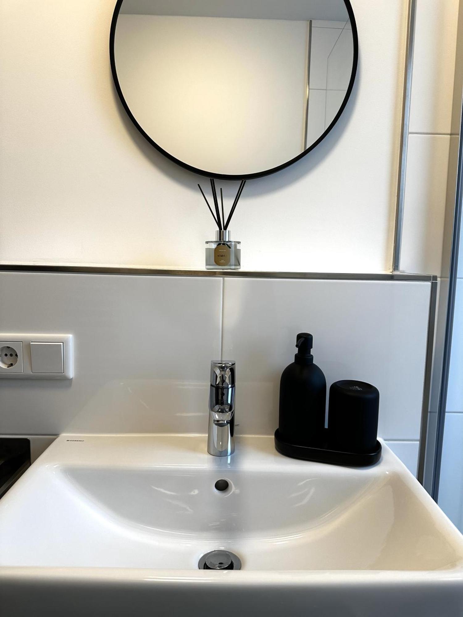 Appartamento Rtr Essen - Fuer Bis Zu 8 Personen - Voll Ausgestattet - Zentral Limbecker Platz - Messe - Uniklinikum - Smart Tv - Modern Esterno foto