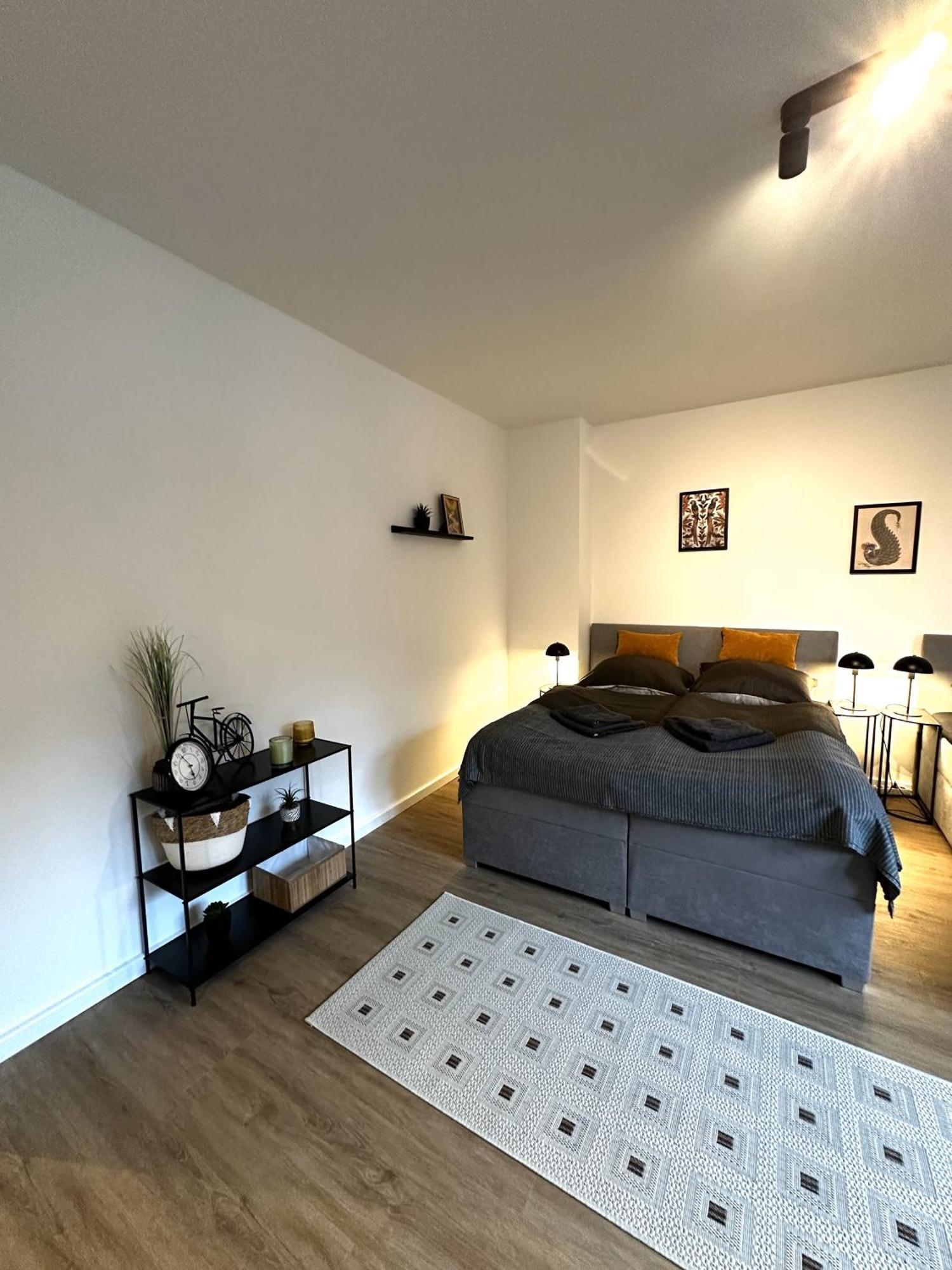 Appartamento Rtr Essen - Fuer Bis Zu 8 Personen - Voll Ausgestattet - Zentral Limbecker Platz - Messe - Uniklinikum - Smart Tv - Modern Esterno foto