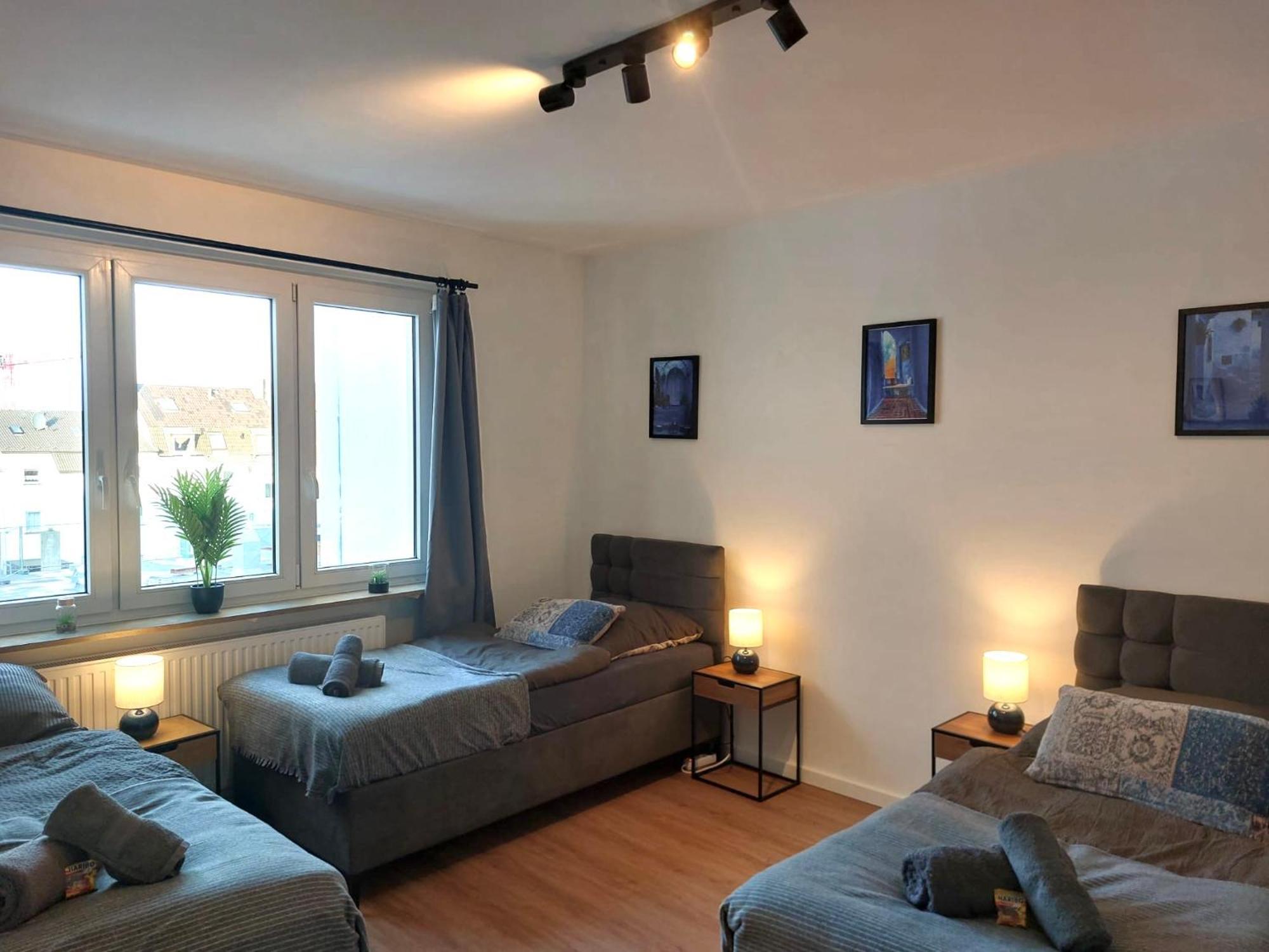 Appartamento Rtr Essen - Fuer Bis Zu 8 Personen - Voll Ausgestattet - Zentral Limbecker Platz - Messe - Uniklinikum - Smart Tv - Modern Esterno foto
